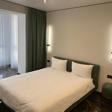 Люкс Апартаменти В Жкарена Та Жк Great House Rivne Bagian luar foto
