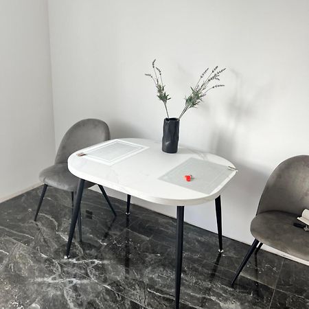 Люкс Апартаменти В Жкарена Та Жк Great House Rivne Bagian luar foto