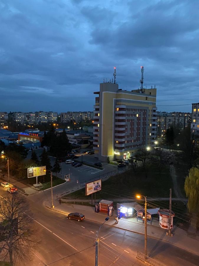 Люкс Апартаменти В Жкарена Та Жк Great House Rivne Bagian luar foto