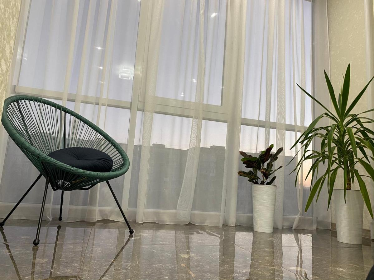 Люкс Апартаменти В Жкарена Та Жк Great House Rivne Bagian luar foto