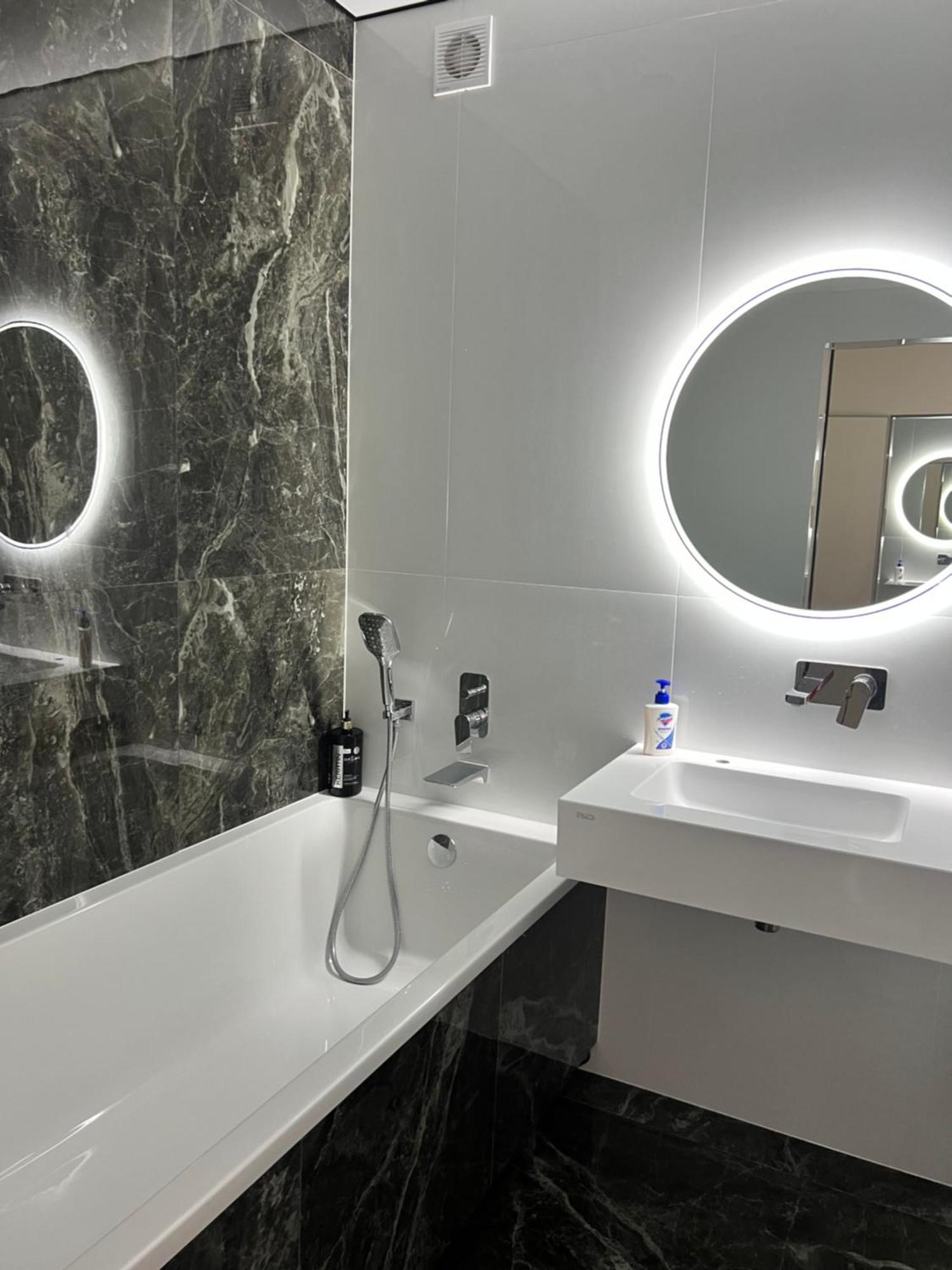 Люкс Апартаменти В Жкарена Та Жк Great House Rivne Bagian luar foto