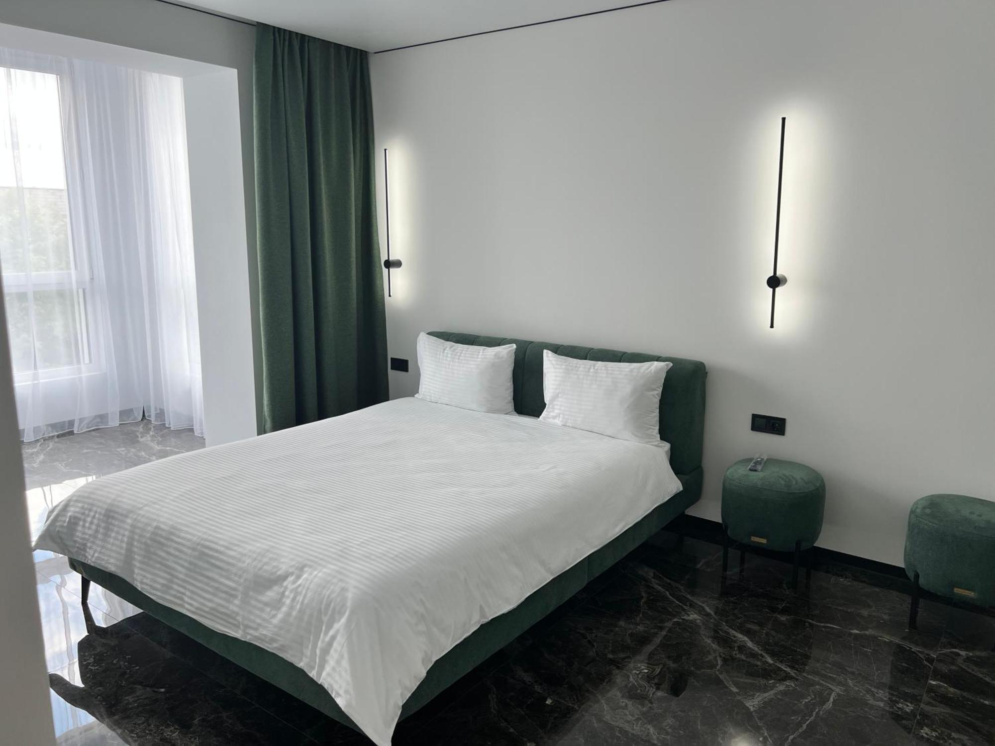 Люкс Апартаменти В Жкарена Та Жк Great House Rivne Bagian luar foto